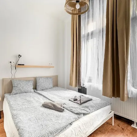 דירה Downtown Hegedus 8 *