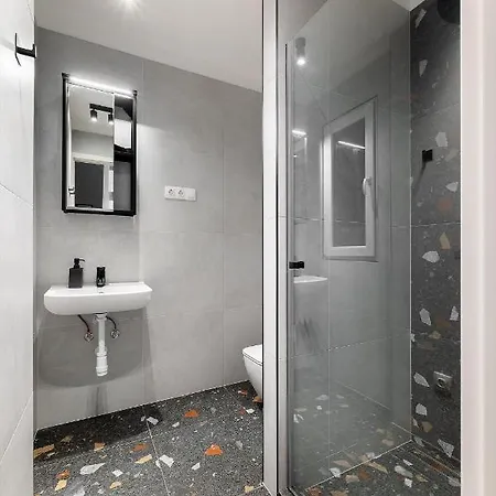 Downtown Hegedus 8 בודפשט