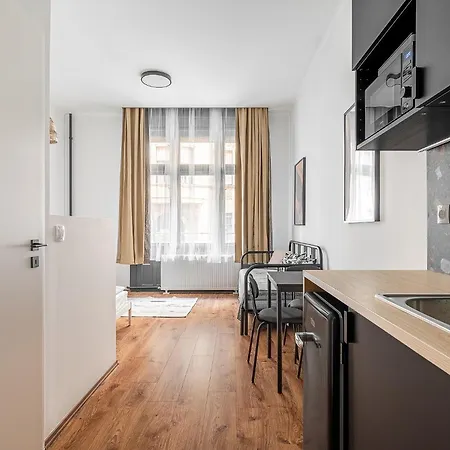 Downtown Hegedus 8 *