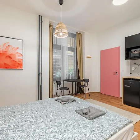 Downtown Hegedus 8 דירה