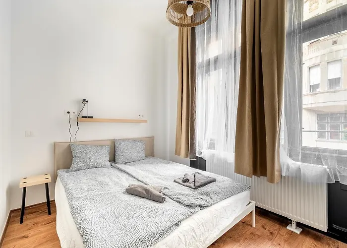 Апартаменты Downtown Hegedus 8 *